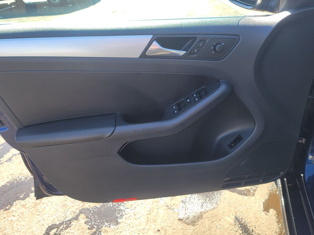 2011 Volkswagen Jetta Image 15