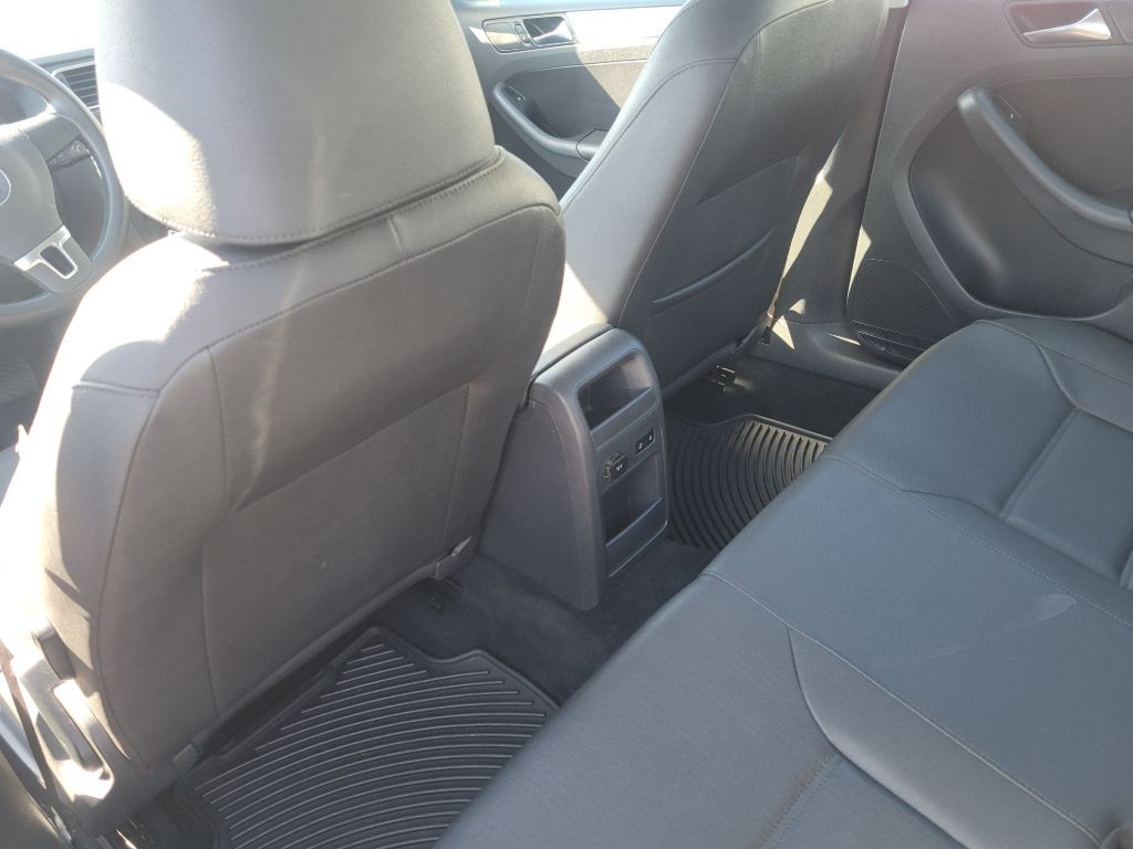2011 Volkswagen Jetta Image 17
