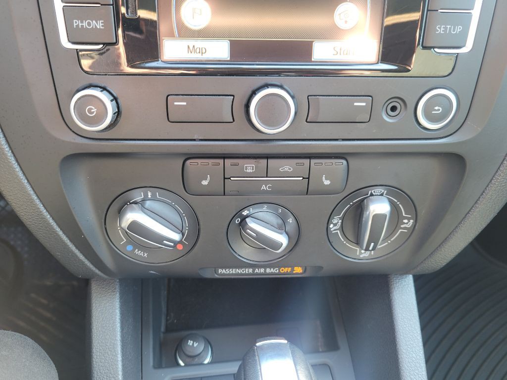 2011 Volkswagen Jetta Image 24