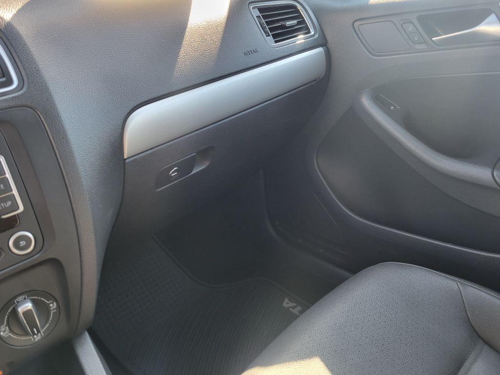 2011 Volkswagen Jetta Image 27