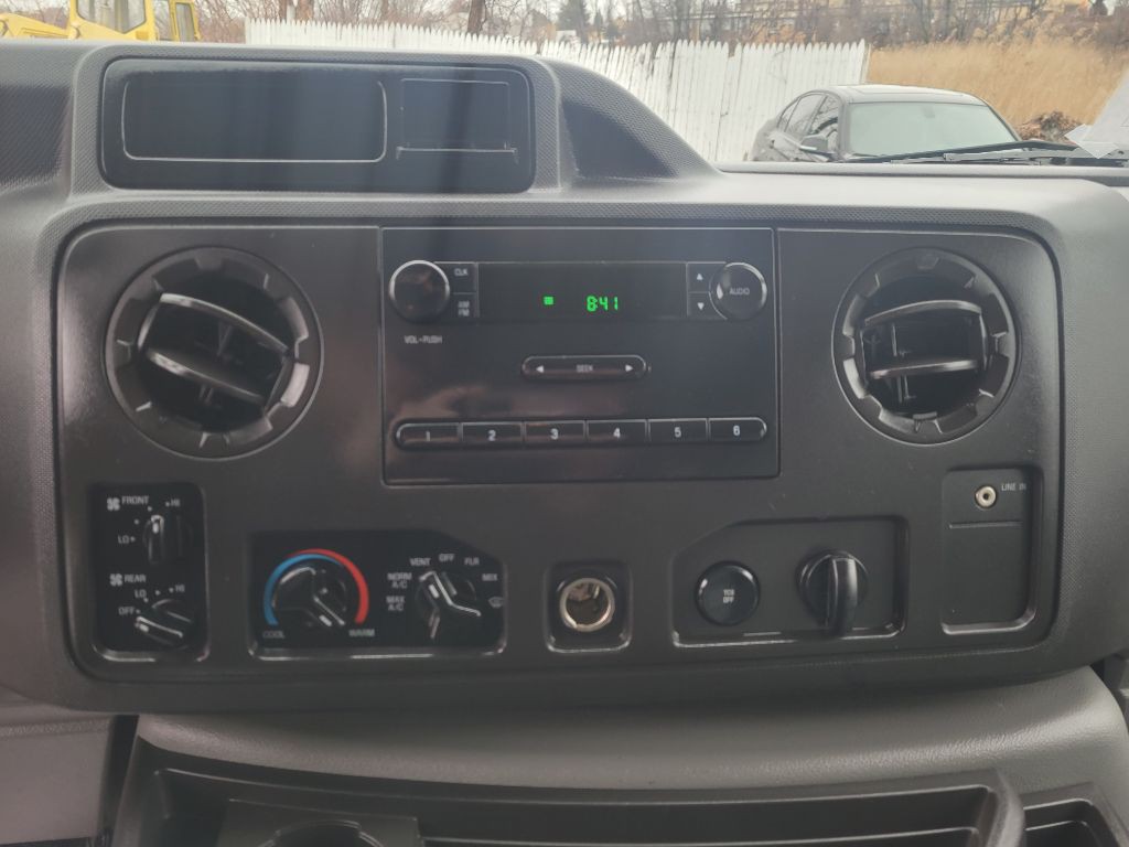 2012 Ford Econoline Image 24