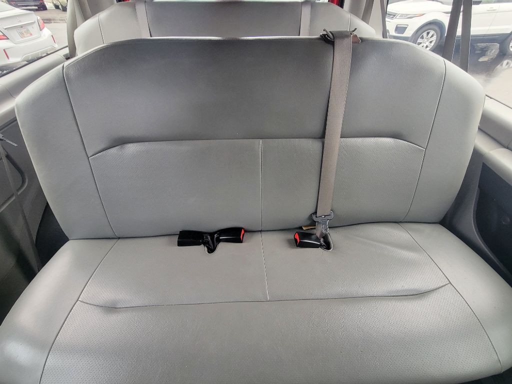 2012 Ford Econoline Image 30