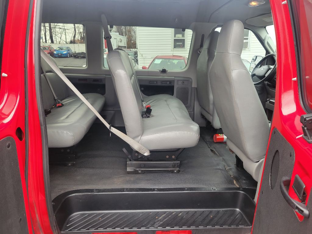 2012 Ford Econoline Image 32