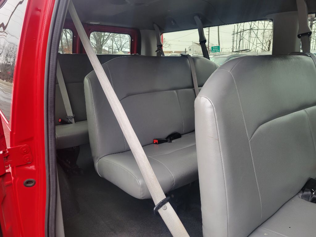 2012 Ford Econoline Image 33