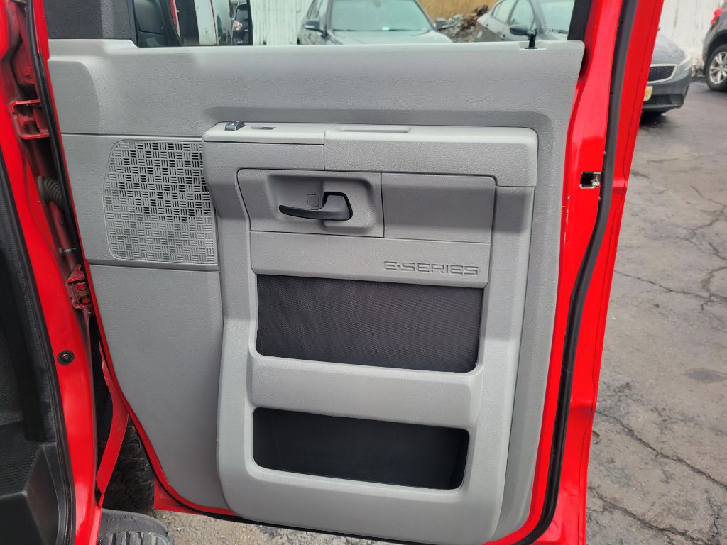 2012 Ford Econoline Image 36