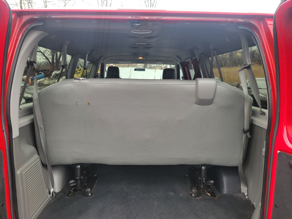 2012 Ford Econoline Image 38