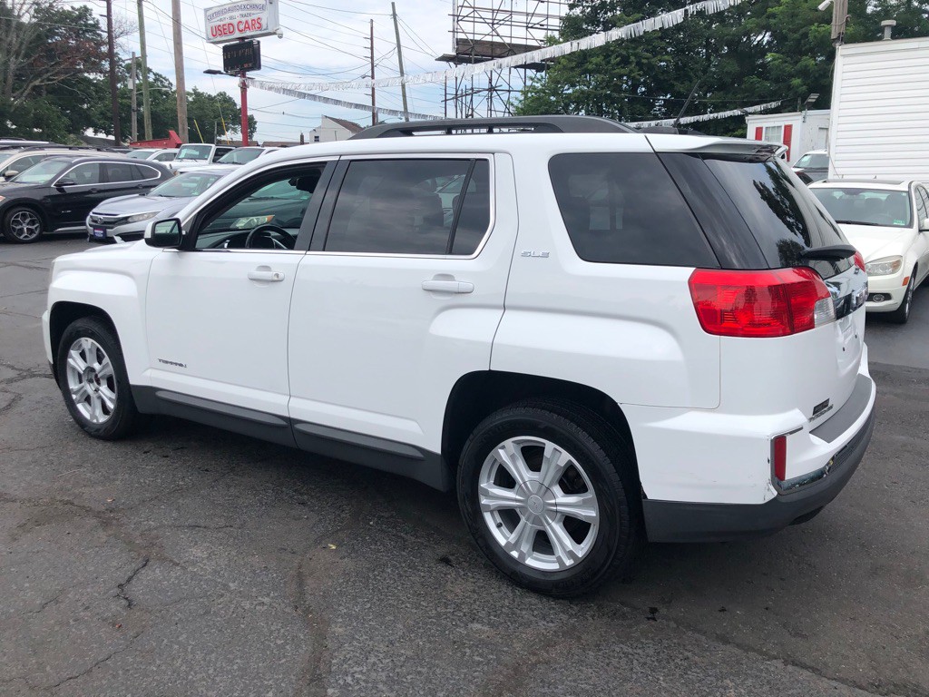 2017 GMC Terrain Image 2