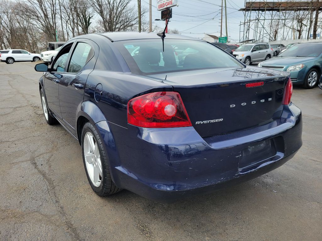 2013 Dodge Avenger Image 3