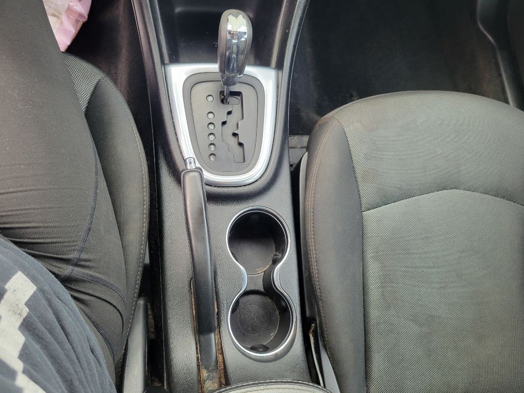 2013 Dodge Avenger Image 23