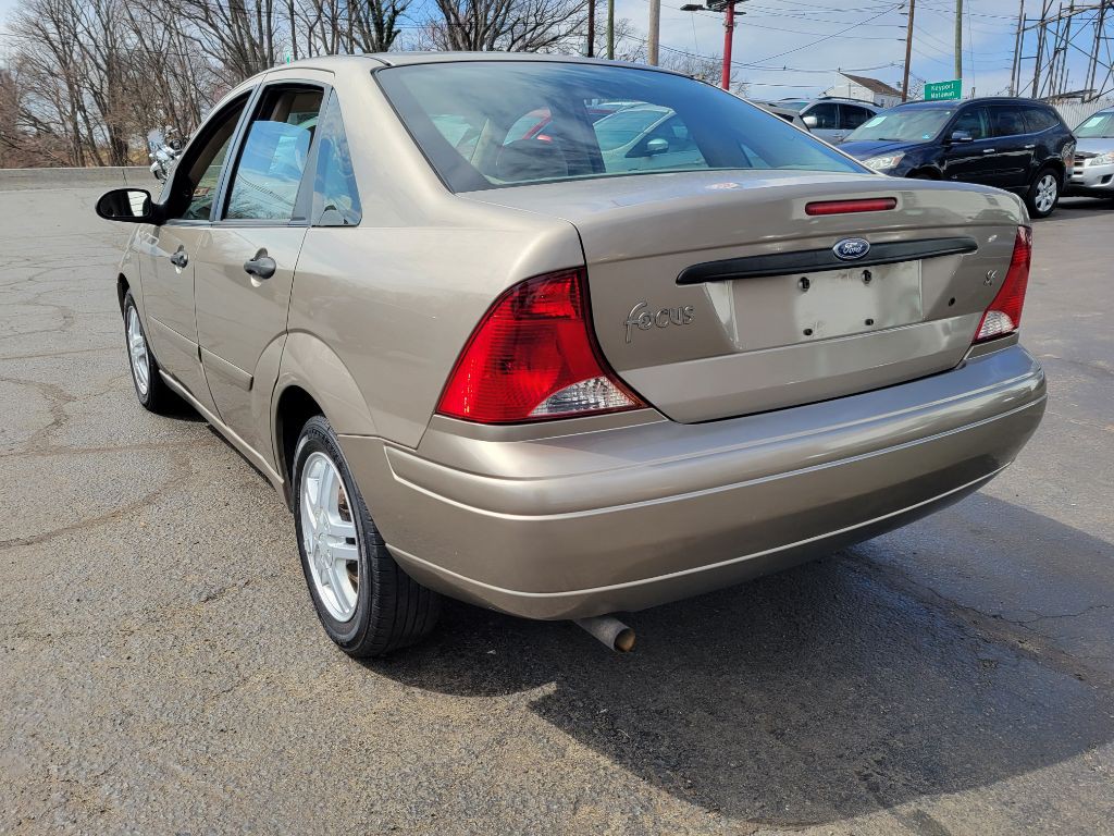 2004 Ford Focus Image 3