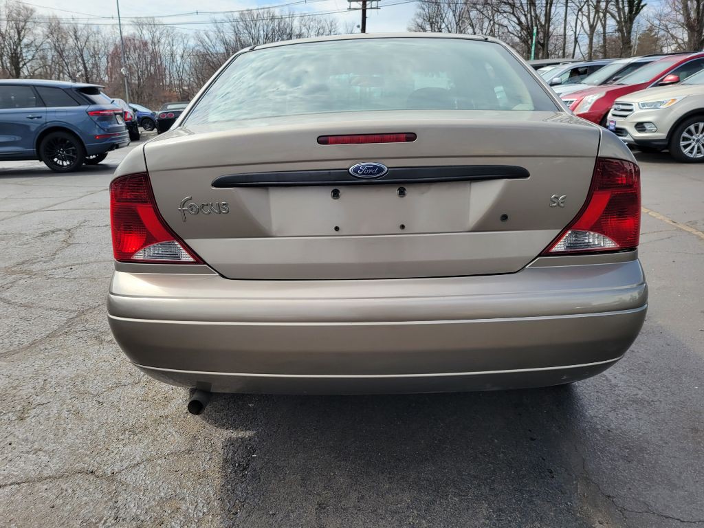 2004 Ford Focus Image 4