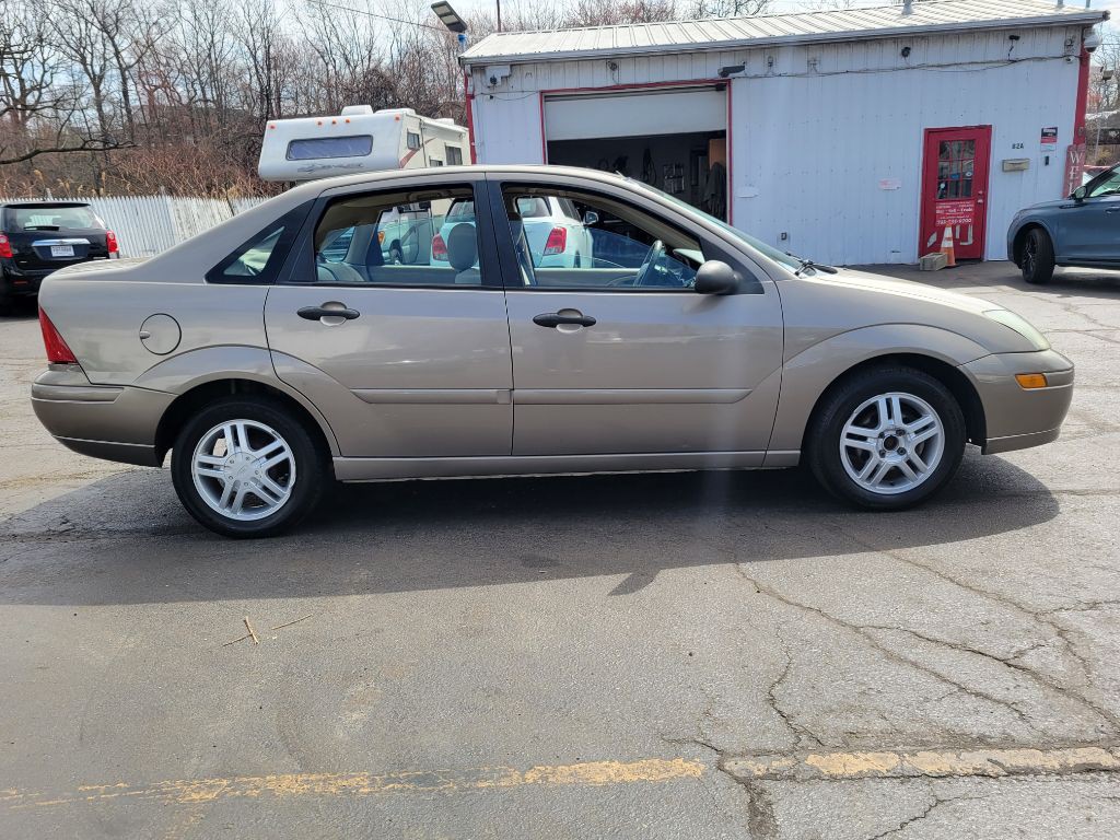 2004 Ford Focus Image 6