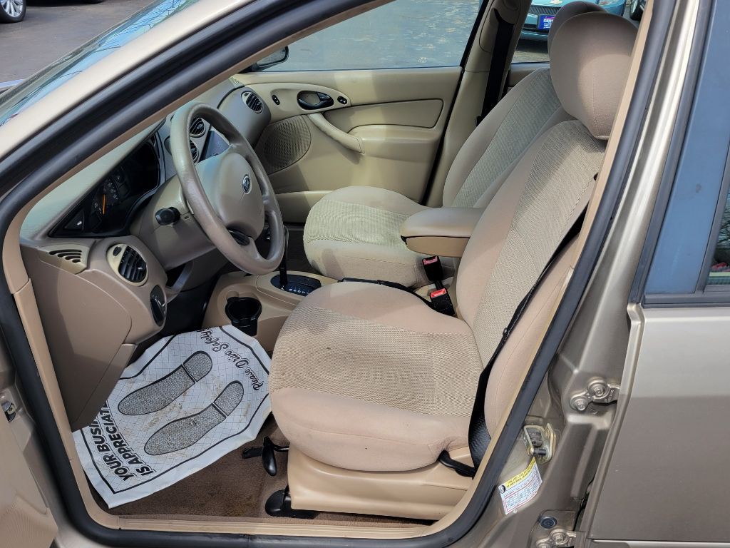 2004 Ford Focus Image 10