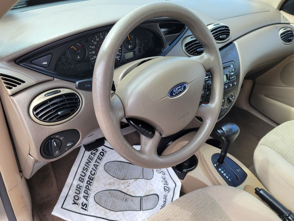 2004 Ford Focus Image 12