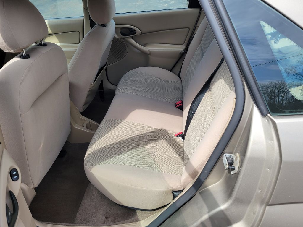2004 Ford Focus Image 13