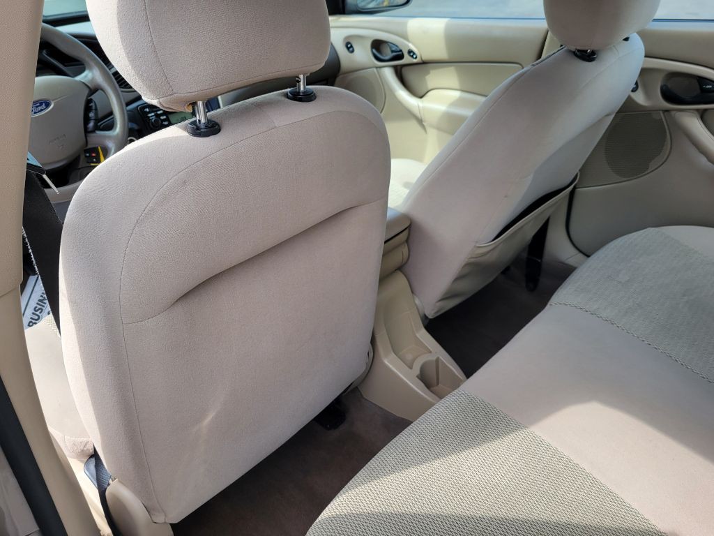 2004 Ford Focus Image 14