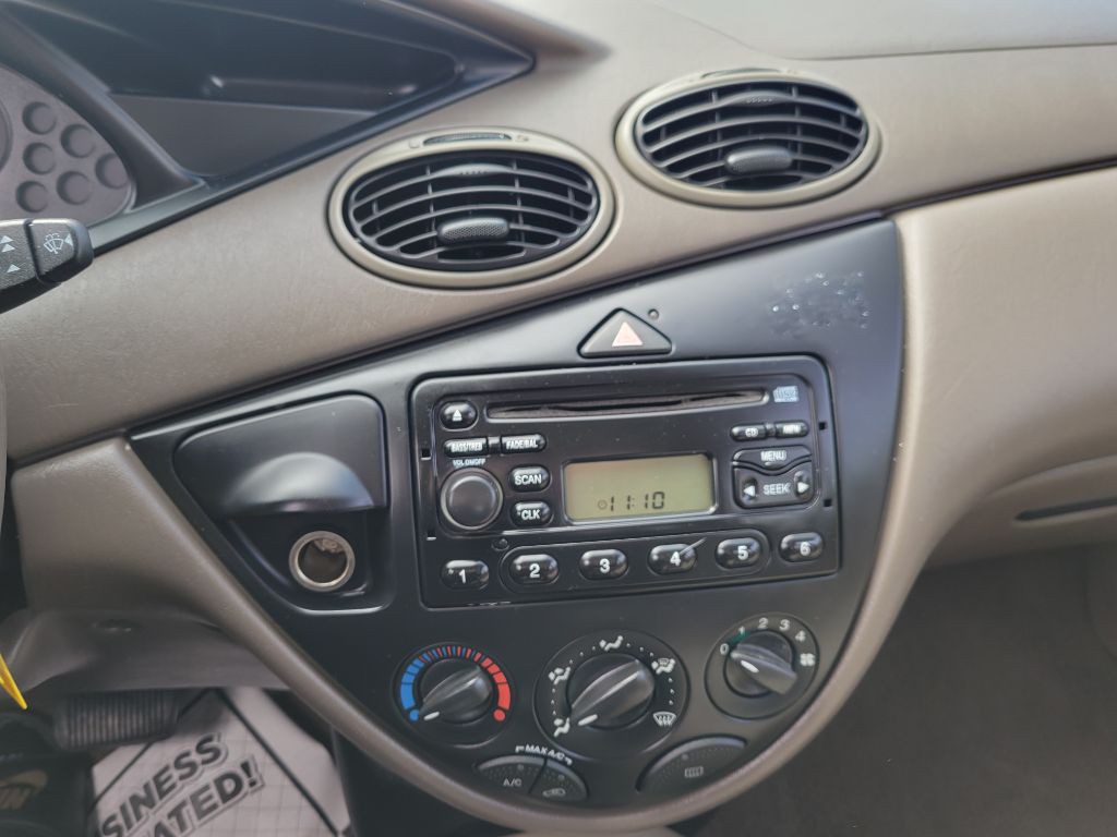 2004 Ford Focus Image 17
