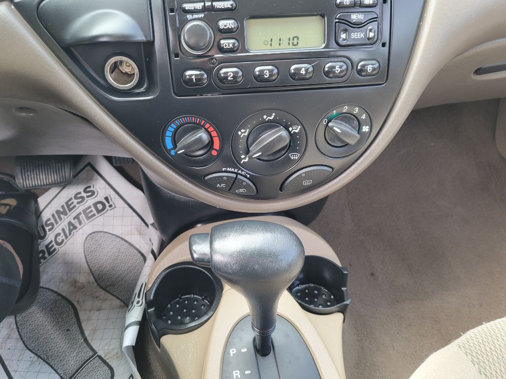 2004 Ford Focus Image 18