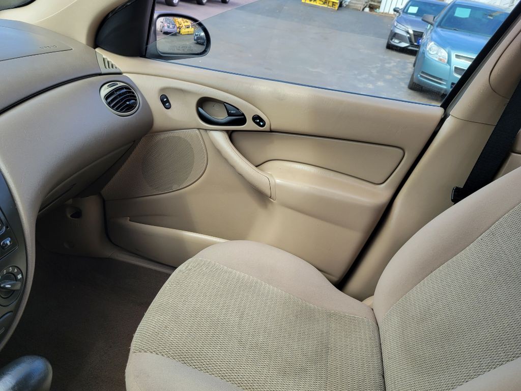 2004 Ford Focus Image 20