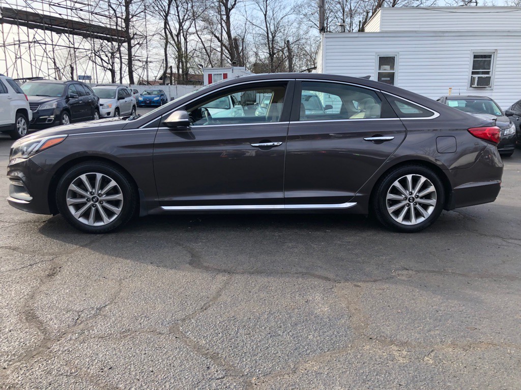 2017 Hyundai Sonata Image 2