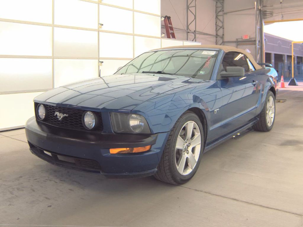 2007 Ford Mustang Image 2
