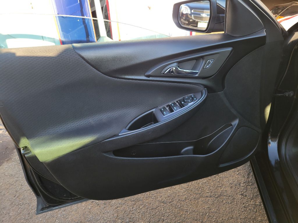 2017 Chevrolet Malibu Image 38