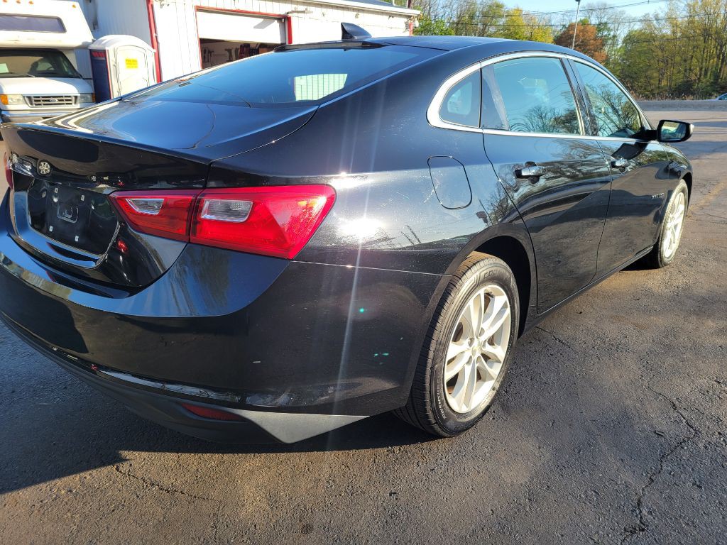 2017 Chevrolet Malibu Image 3