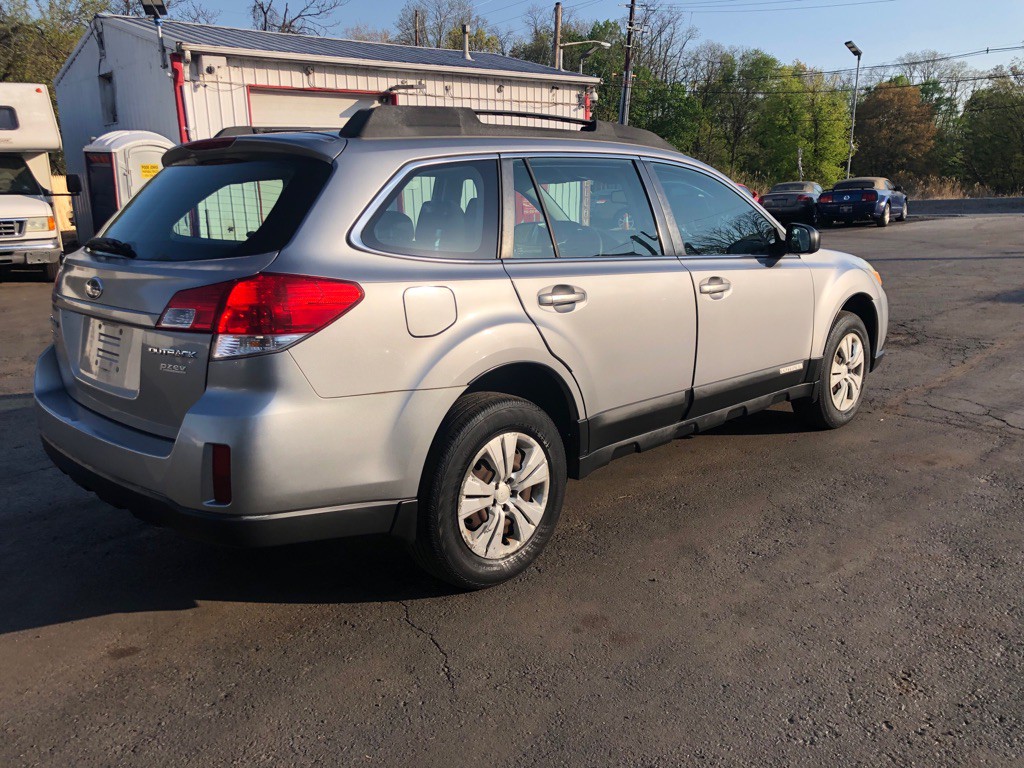 2011 Subaru Outback Image 8