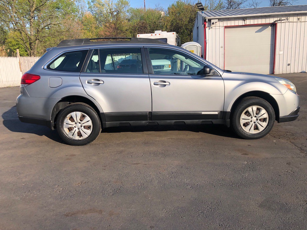 2011 Subaru Outback Image 9