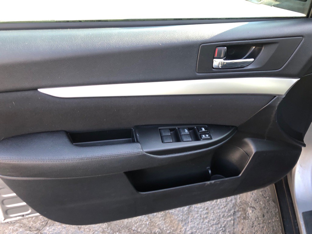 2011 Subaru Outback Image 16