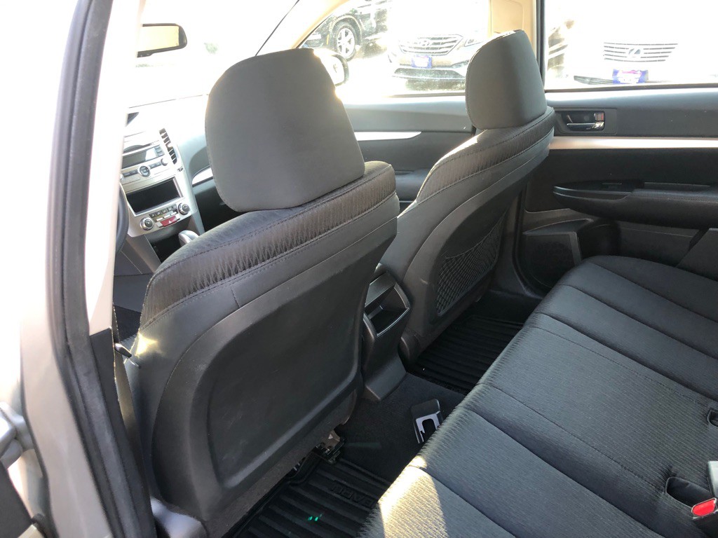 2011 Subaru Outback Image 18