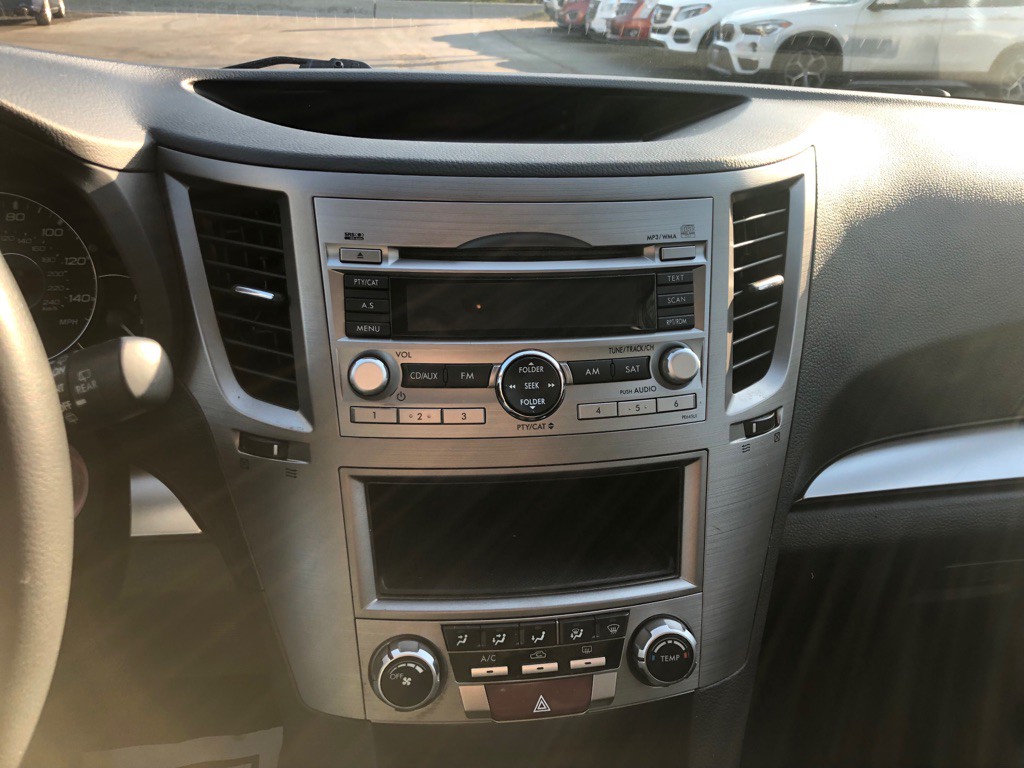 2011 Subaru Outback Image 27
