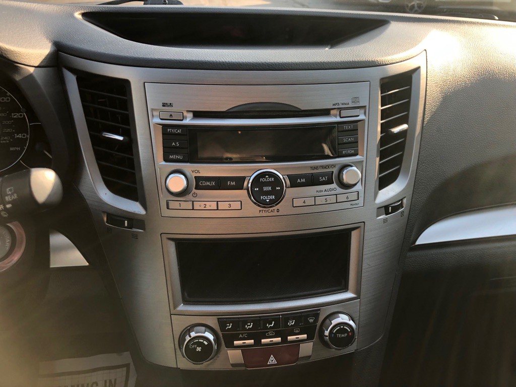 2011 Subaru Outback Image 28