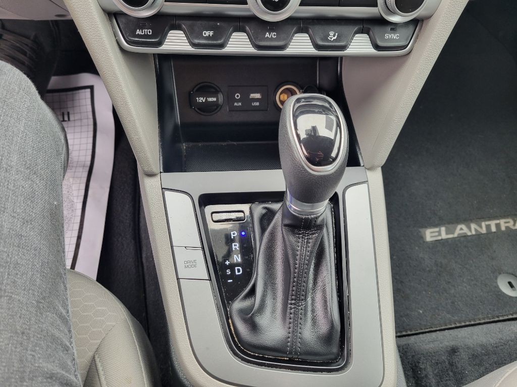 2020 Hyundai Elantra Image 23
