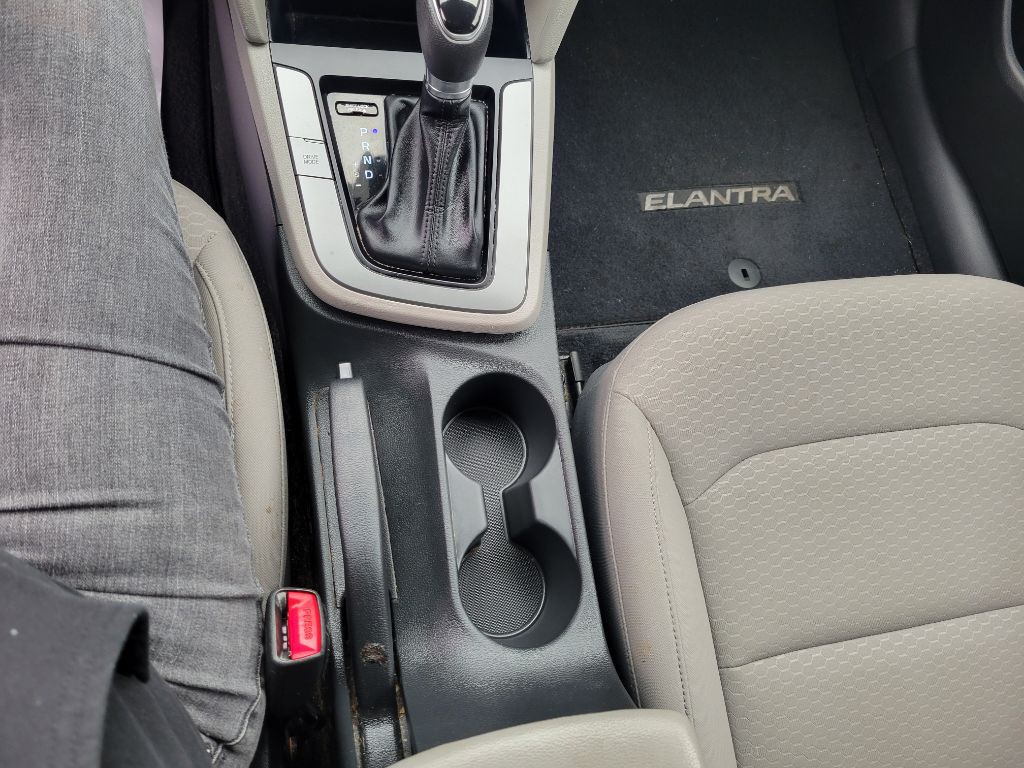 2020 Hyundai Elantra Image 24