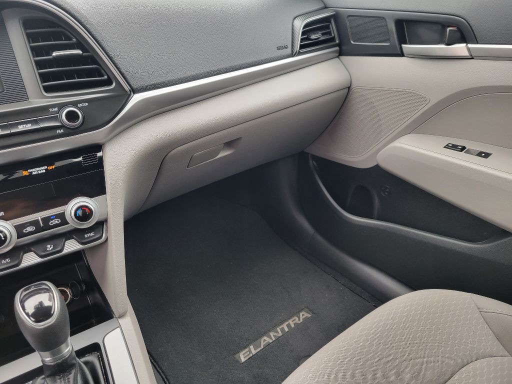 2020 Hyundai Elantra Image 28
