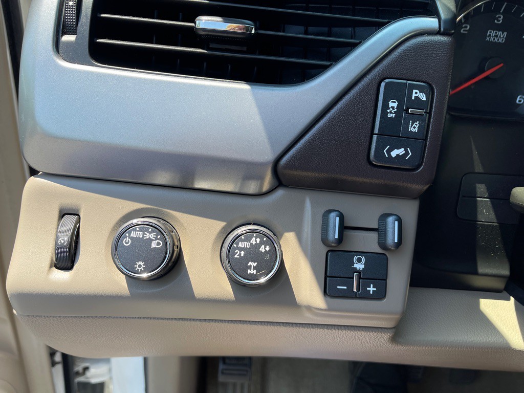 2015 Chevrolet Tahoe Image 24
