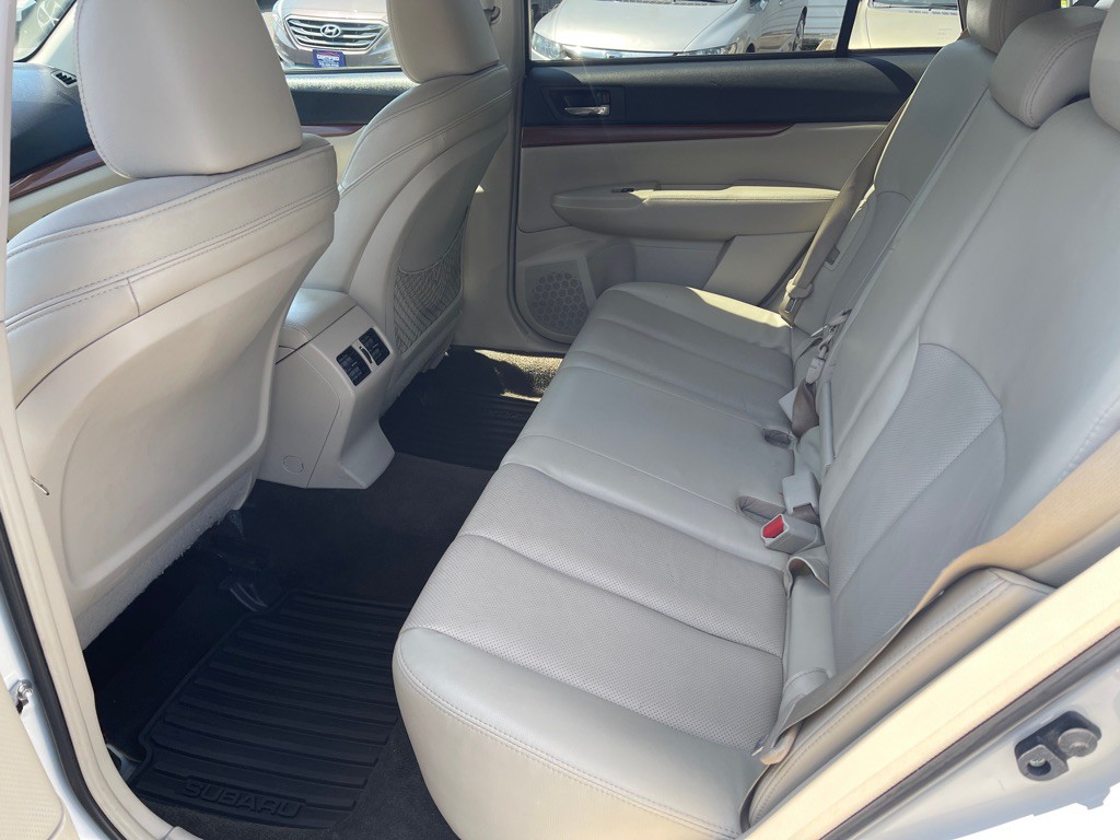 2014 Subaru Outback Image 16