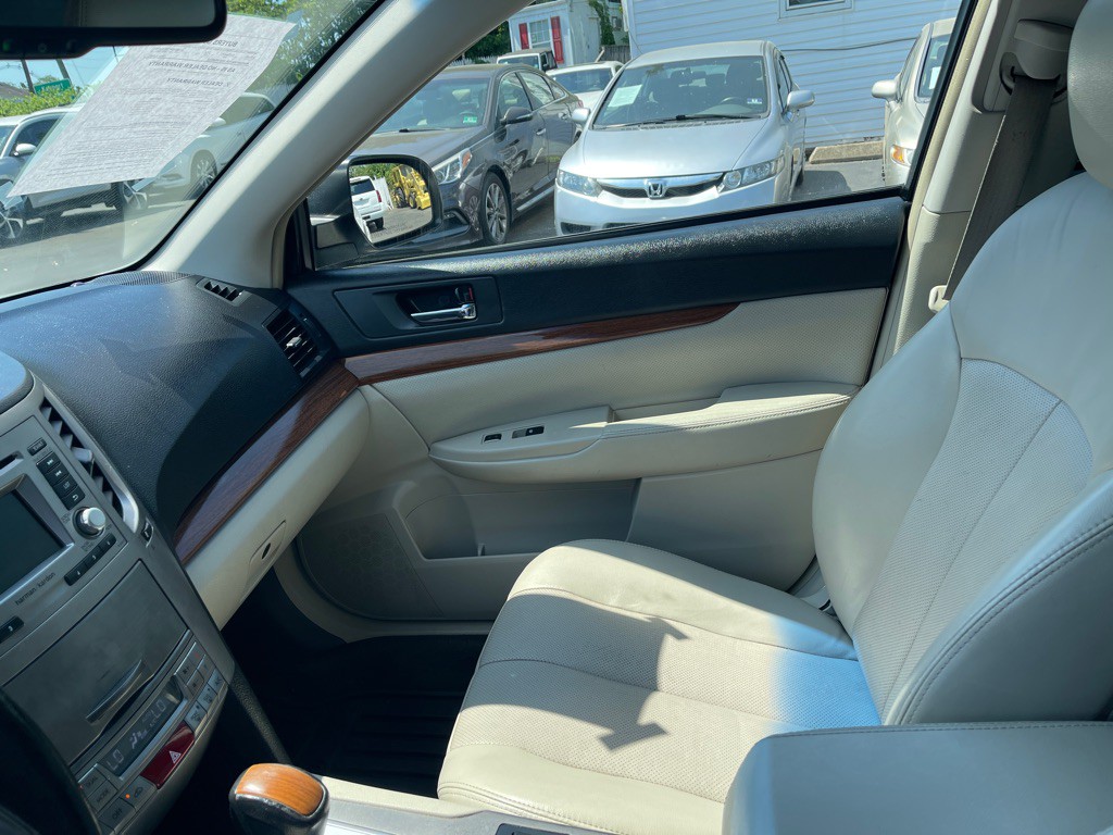 2014 Subaru Outback Image 25