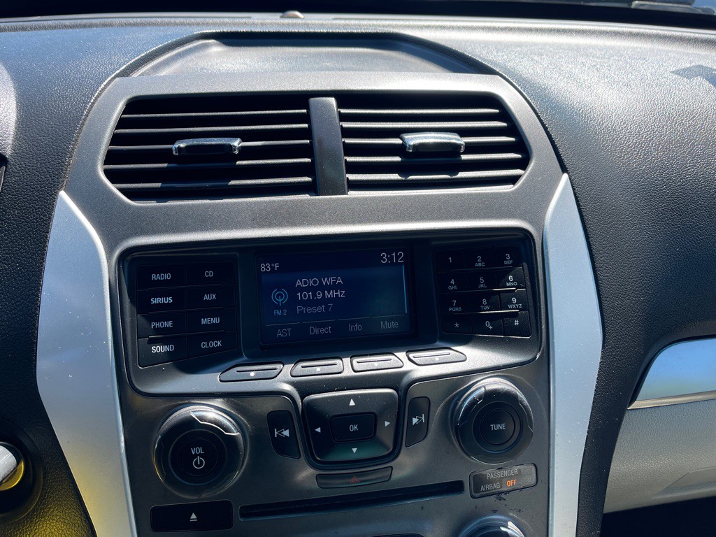 2015 Ford Explorer Image 19