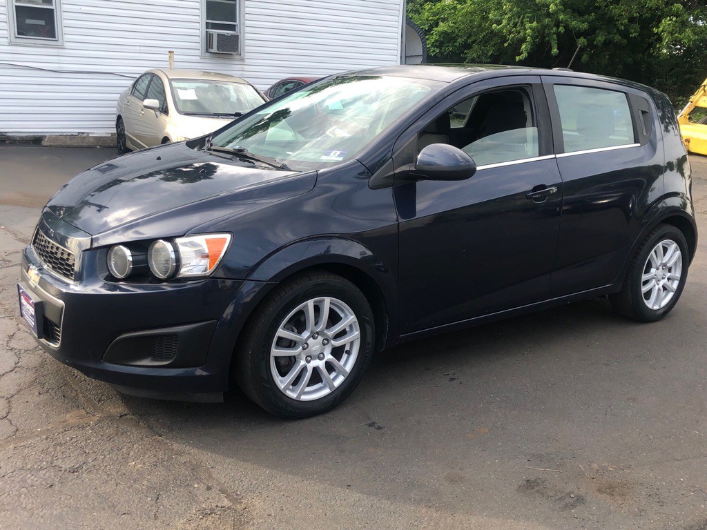2015 Chevrolet Sonic Image 2