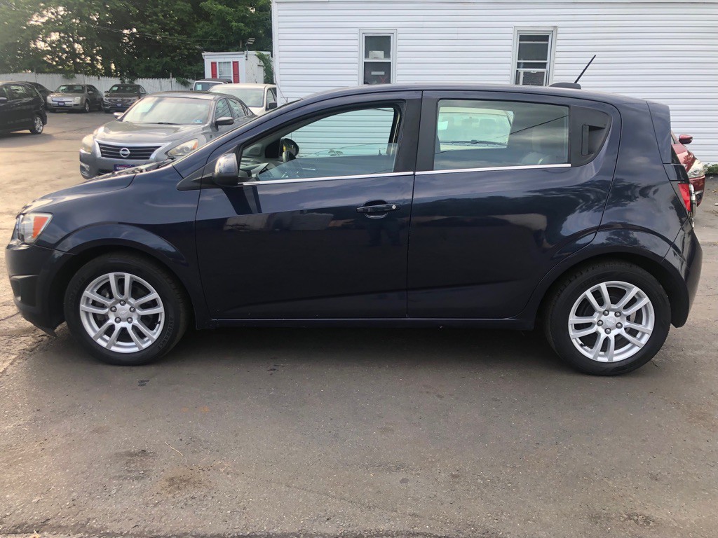 2015 Chevrolet Sonic Image 3