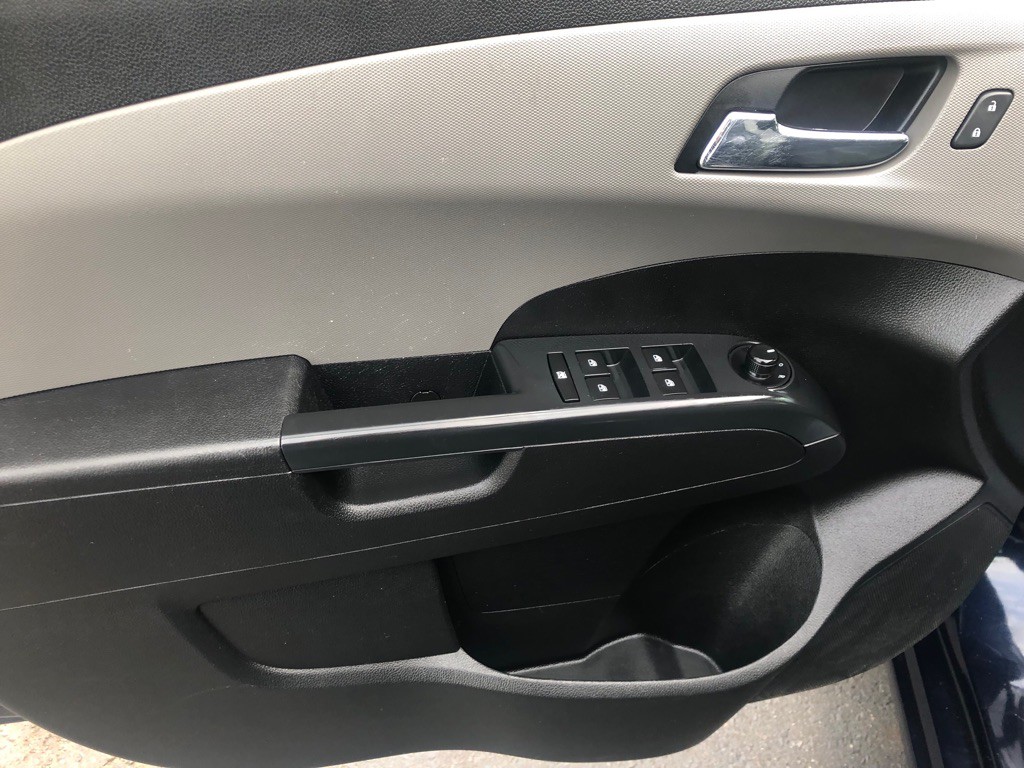 2015 Chevrolet Sonic Image 16