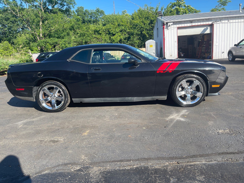 2010 Dodge Challenger Image 2