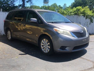 Image for 2011 Toyota Sienna LE ID: 7464016