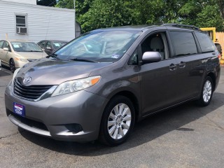 Image for 2011 Toyota Sienna LE ID: 7464016