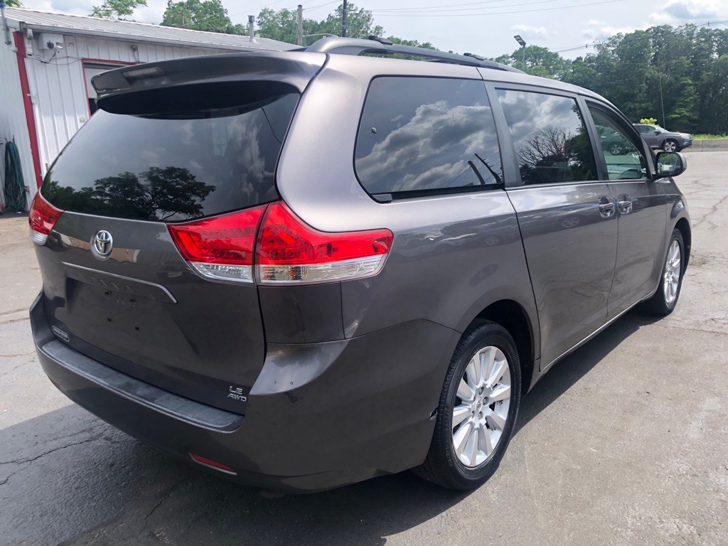 2011 Toyota Sienna Image 6