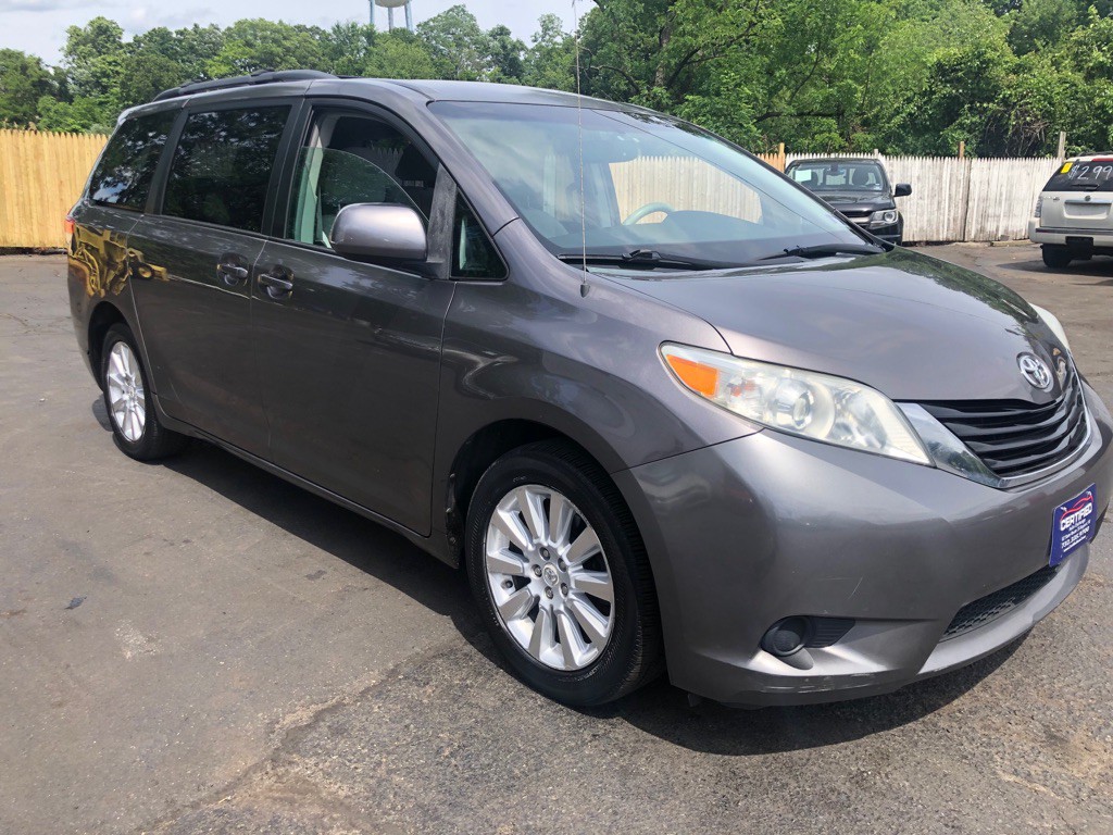 2011 Toyota Sienna Image 10