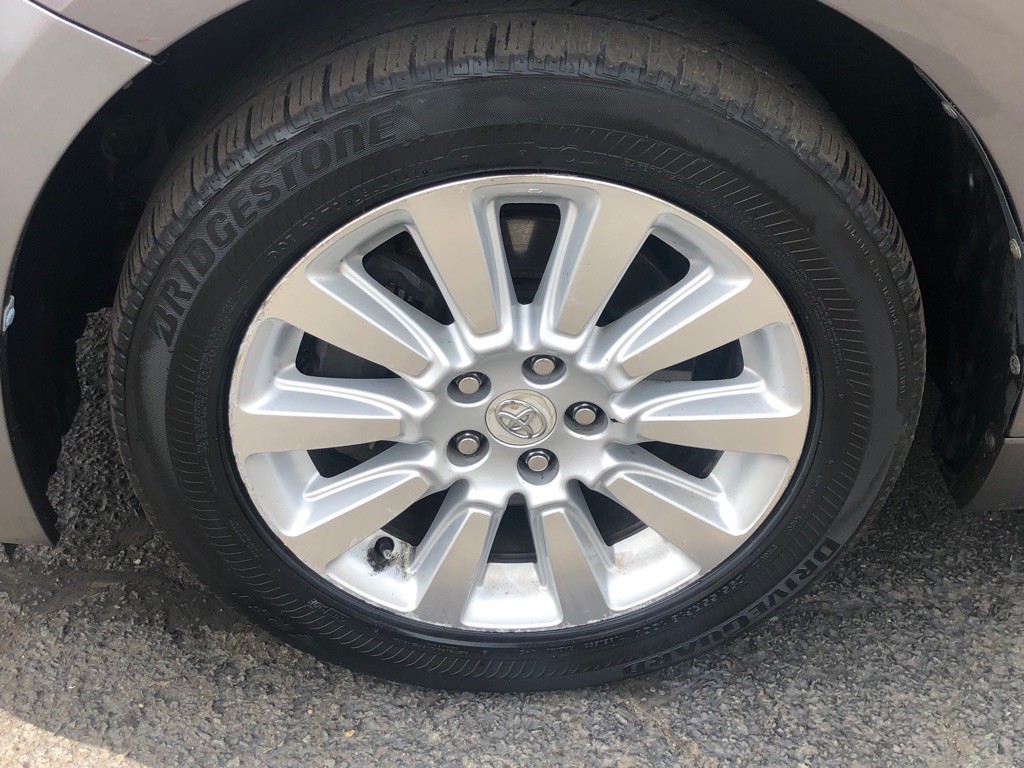 2011 Toyota Sienna Image 12
