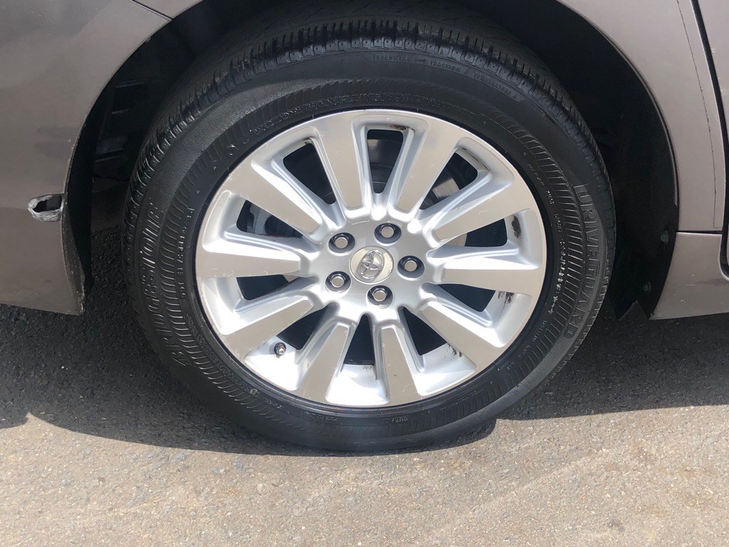 2011 Toyota Sienna Image 14